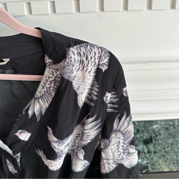 Tucker The Abigail's Party Blouse Mountain
Climbing Birds Silk Top size small - Picture 3 of 9